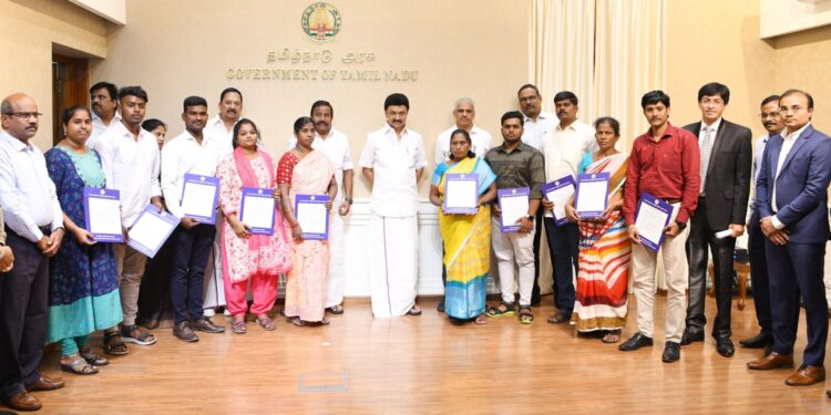121 வாரிசுதாரர்களுக்கு கருணை அடிப்படையில் பணிநியமன ஆணை..