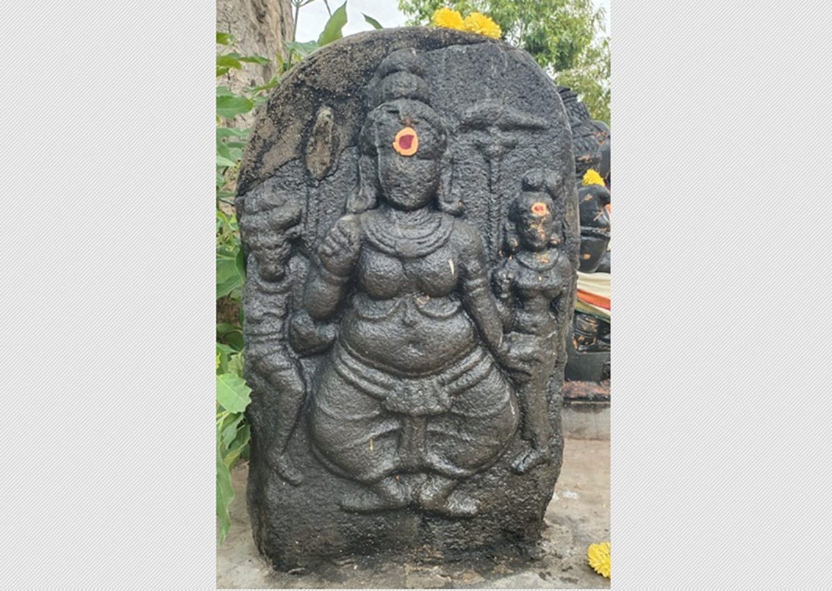விழுப்புரம் அருகே மூத்த தேவி சிற்பம் கண்டெடுப்பு!