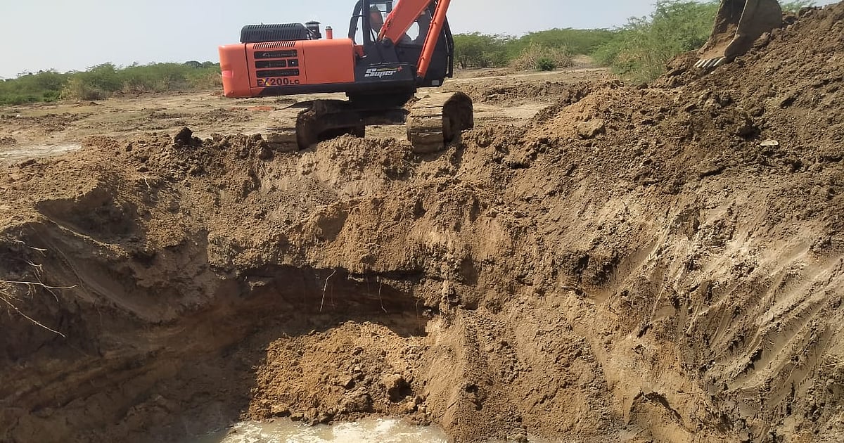 சென்னை: மணல் கொள்ளையால் அரசுக்கு வருவாய் இழப்பு – லாரி உரிமையாளர்கள் சங்கத்தினர் குற்றச்சாட்டு – Lorry owners demand that the government itself should operate sand quarries.